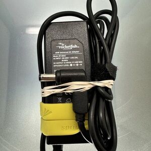 Rocketfish 40w universal AC adapter